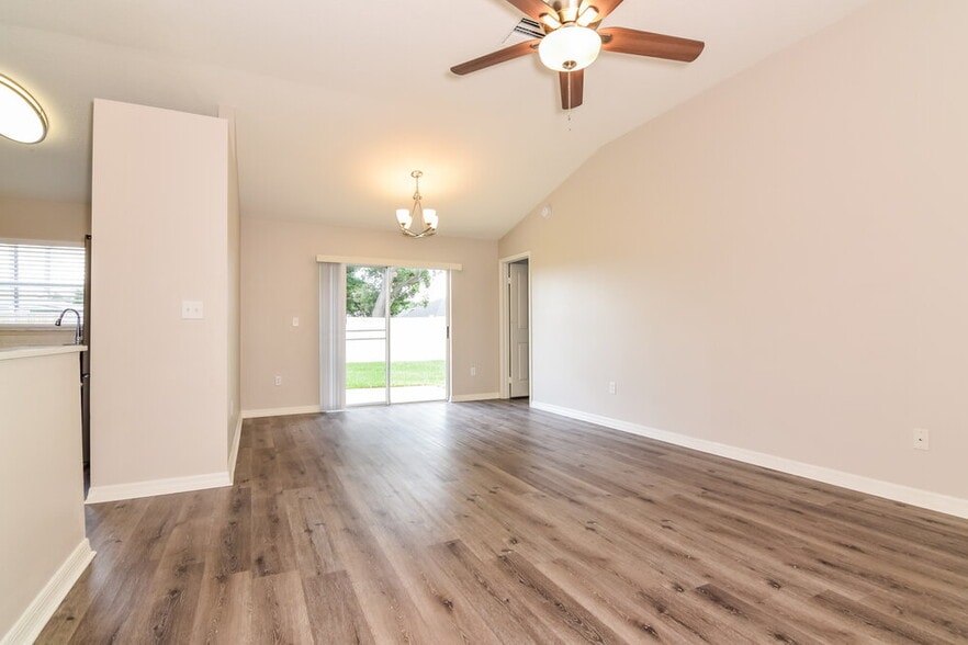 Building Photo - 2028 Cattleman Dr