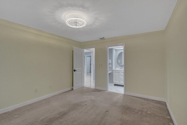 Building Photo - 109 Wettaw Ln