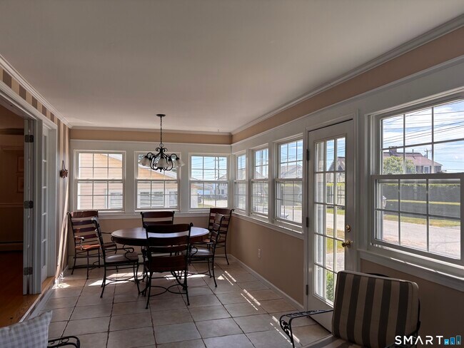 Building Photo - 7 Nehantic Dr