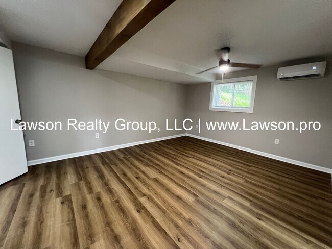 Building Photo - Five Bedroom, Updated Split Level in South...