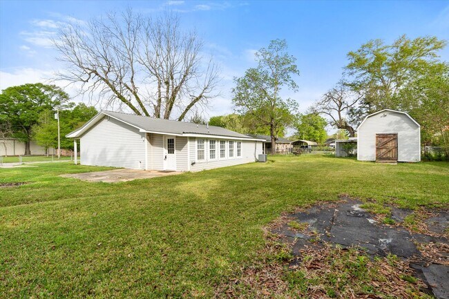 Building Photo - 6 Morgan Cir