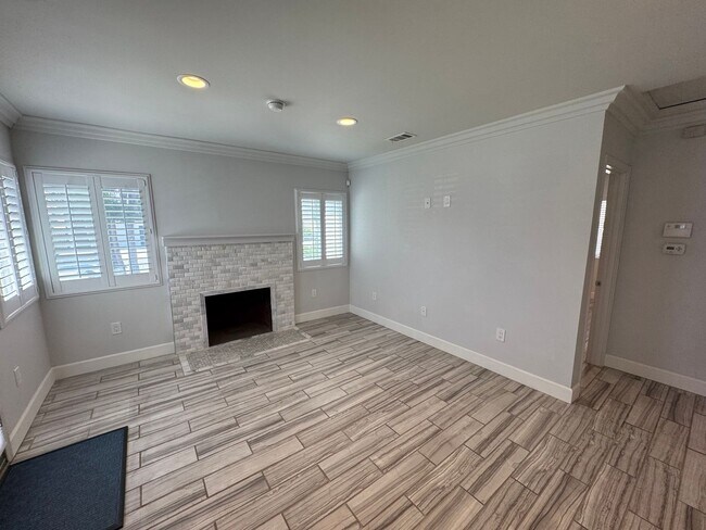 Building Photo - 1143 W 163rd St