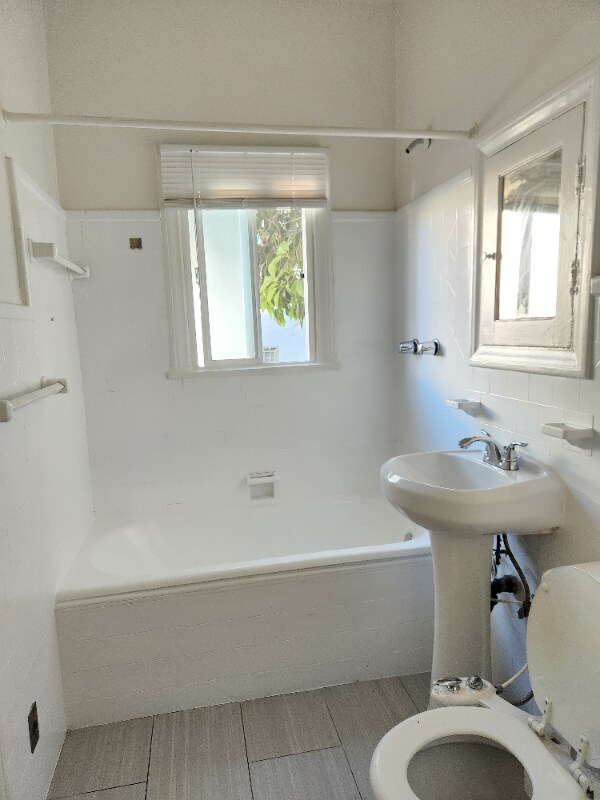 Building Photo - 2025 Cheremoya Ave