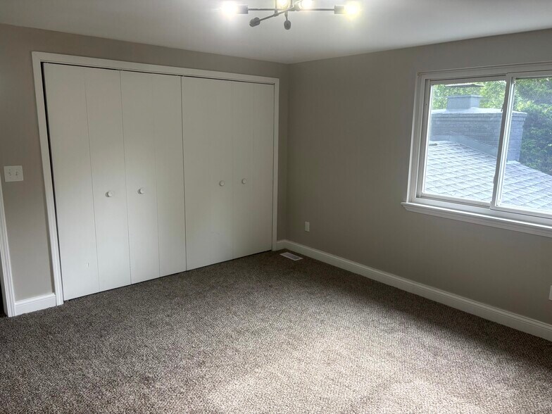 Building Photo - 29621 Fernhill Dr