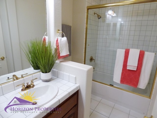 Building Photo - Modern Three-story 5 Bed 3.5 Bath 2,601 sqft Fair Oaks Home