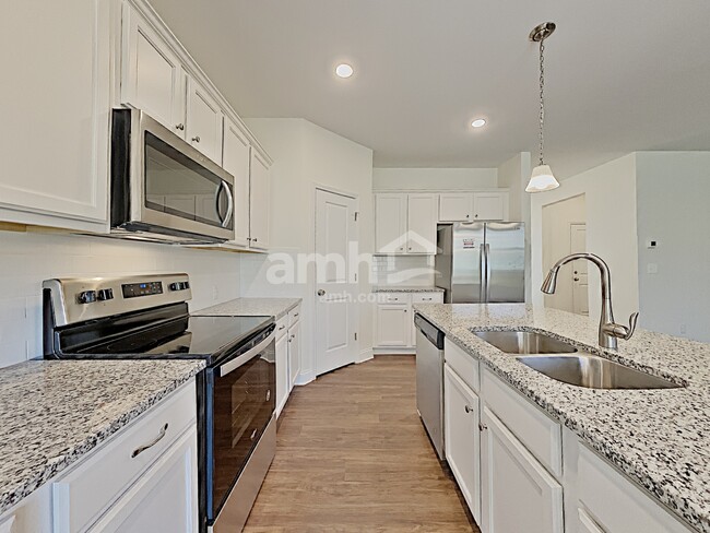 Building Photo - 303 Elmhurst Dr