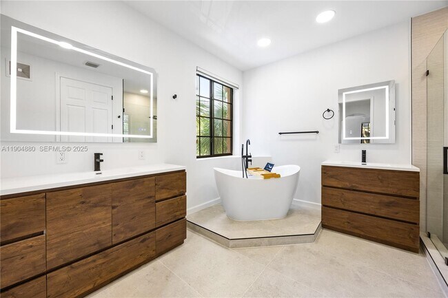 Building Photo - 2790 Center Ct Dr