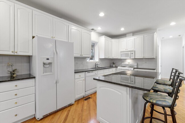 Building Photo - 3117A N Orchard St