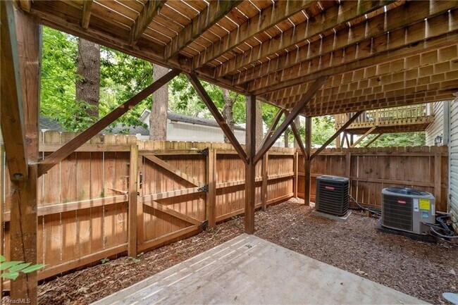 Building Photo - 4 Dunlevy Way