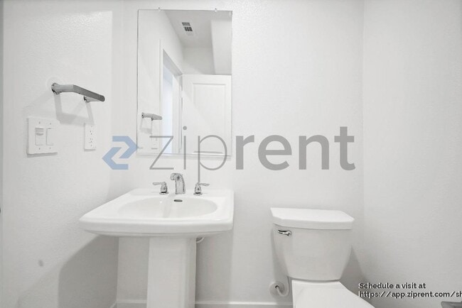 Building Photo - 2556 E Lincoln Paseo