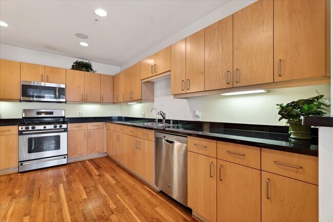 Building Photo - 5055 Addison Cir