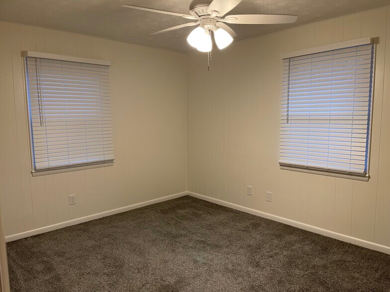 Big Bright Bedrooms - 64 Webb Cove Rd