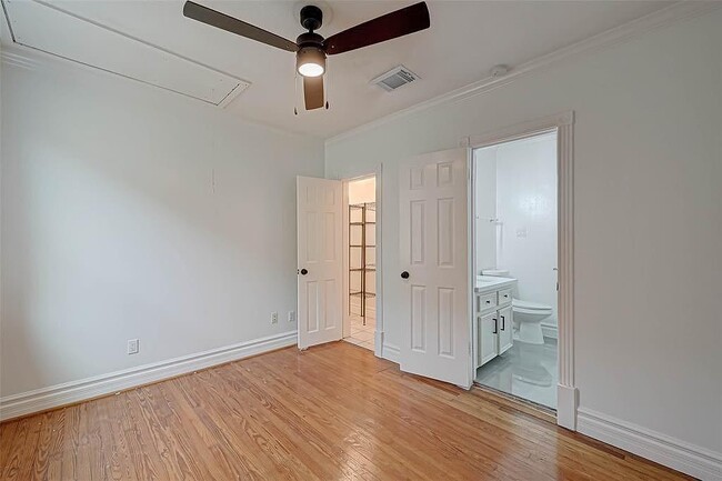 Building Photo - 406 Pecore St