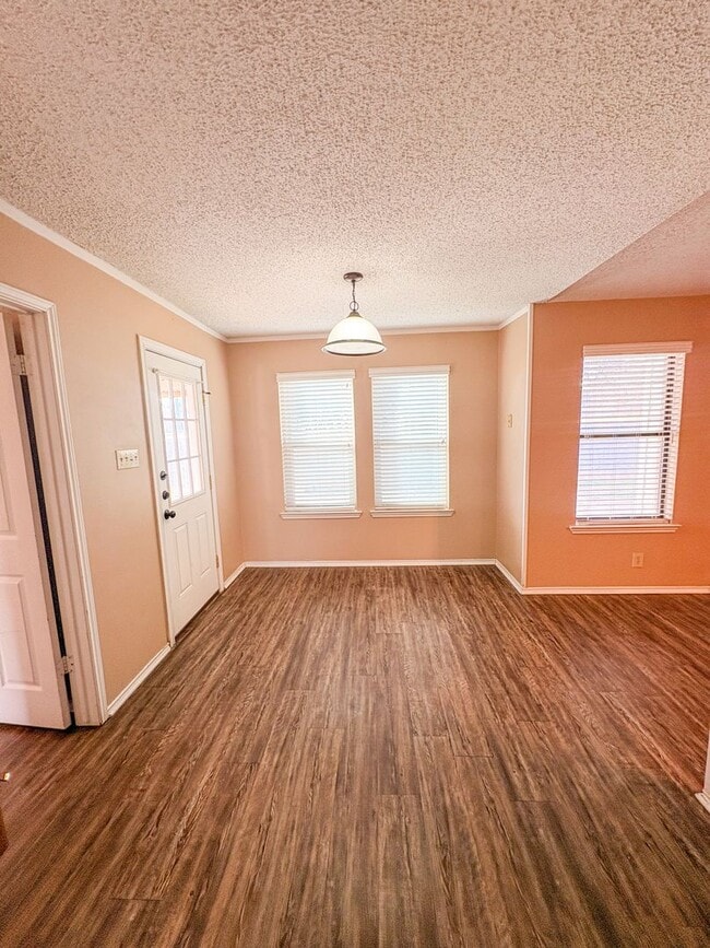 Building Photo - 100 Marylee Dr