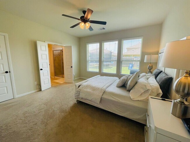 Building Photo - 7927 Tindarey Maple Trace