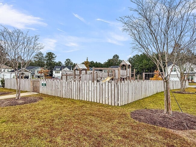 Building Photo - Quiet Comfort Near Cane Bay