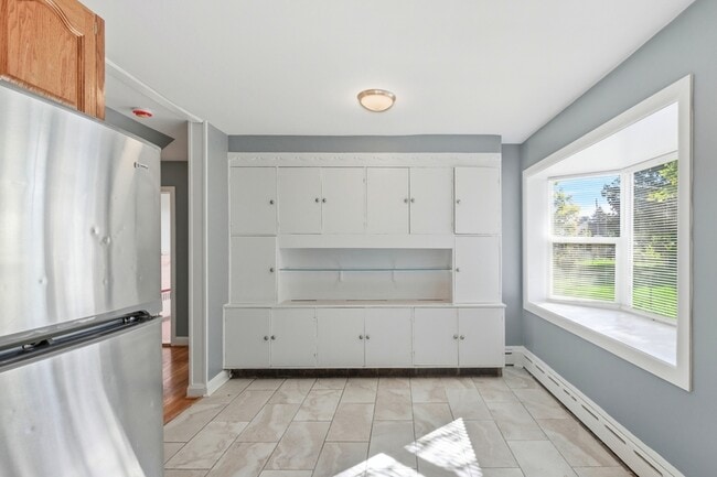 Building Photo - 4311 Kennison Ave