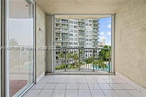 Building Photo - 1420 Brickell Bay Dr