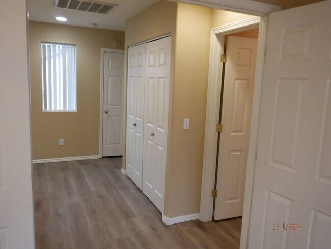 Building Photo - 7920 Windhamridge Dr