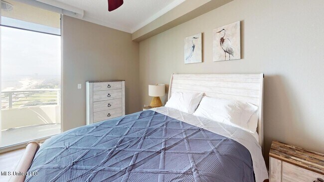 Building Photo - 2060 Beach Blvd