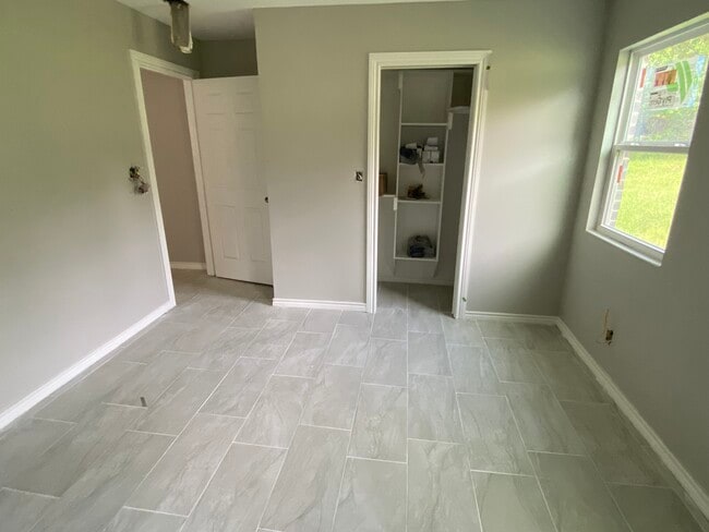 Building Photo - 7403 Pleasant Rdg Rd