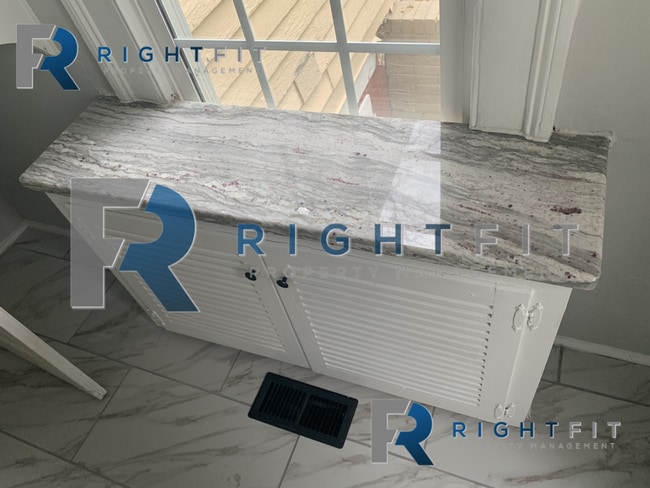 Building Photo - Charming historical home