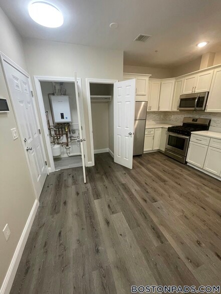 Building Photo - 191 N Common St