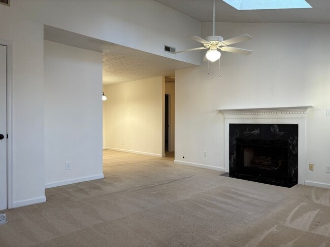 Building Photo - Conveniently Located 2 Bed Condo Near Colonial Williamsburg