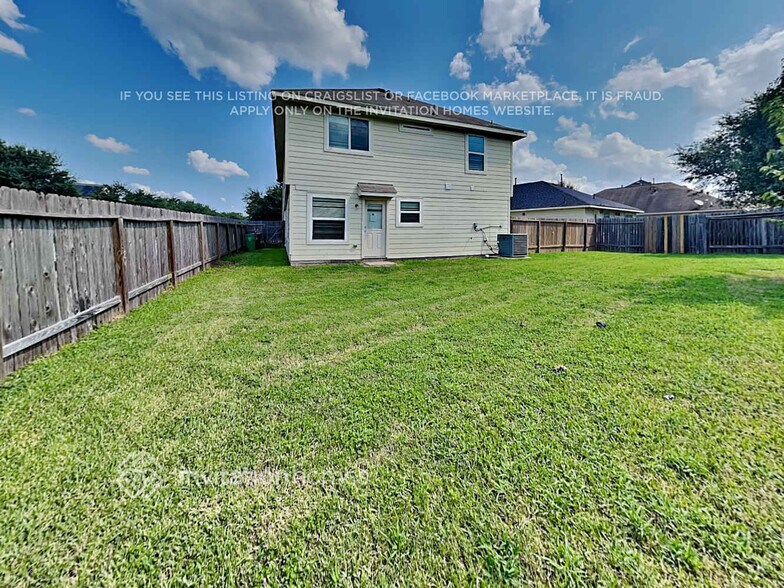 Building Photo - 19239 Canaras Ct