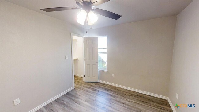 Building Photo - 130 Wind Ridge Dr