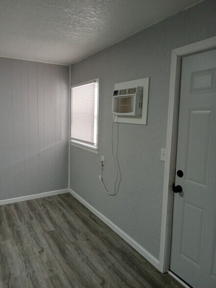 Building Photo - 835 US-20
