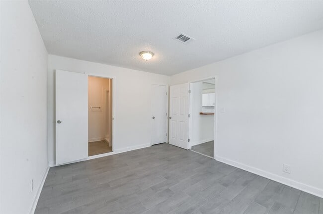 Building Photo - 8229 Carolwood Dr