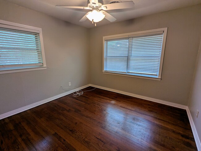 Building Photo - 1512 Sunset Ln