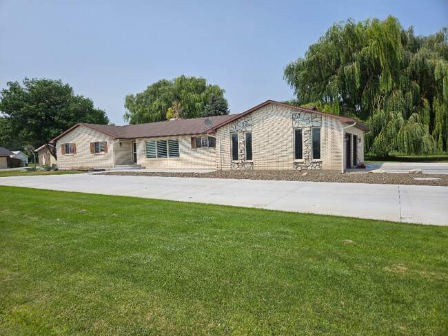 Primary Photo - 158 Aspen Crst Ln