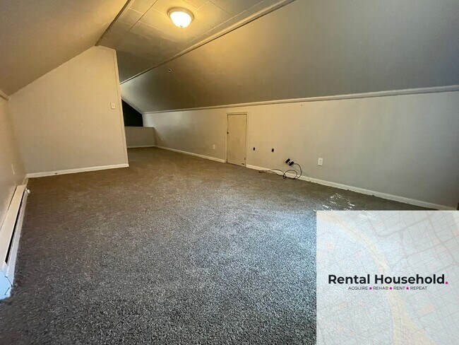 Building Photo - Stunning 3-Bedroom 1-Bath Bunglaow Located in Eastpointe