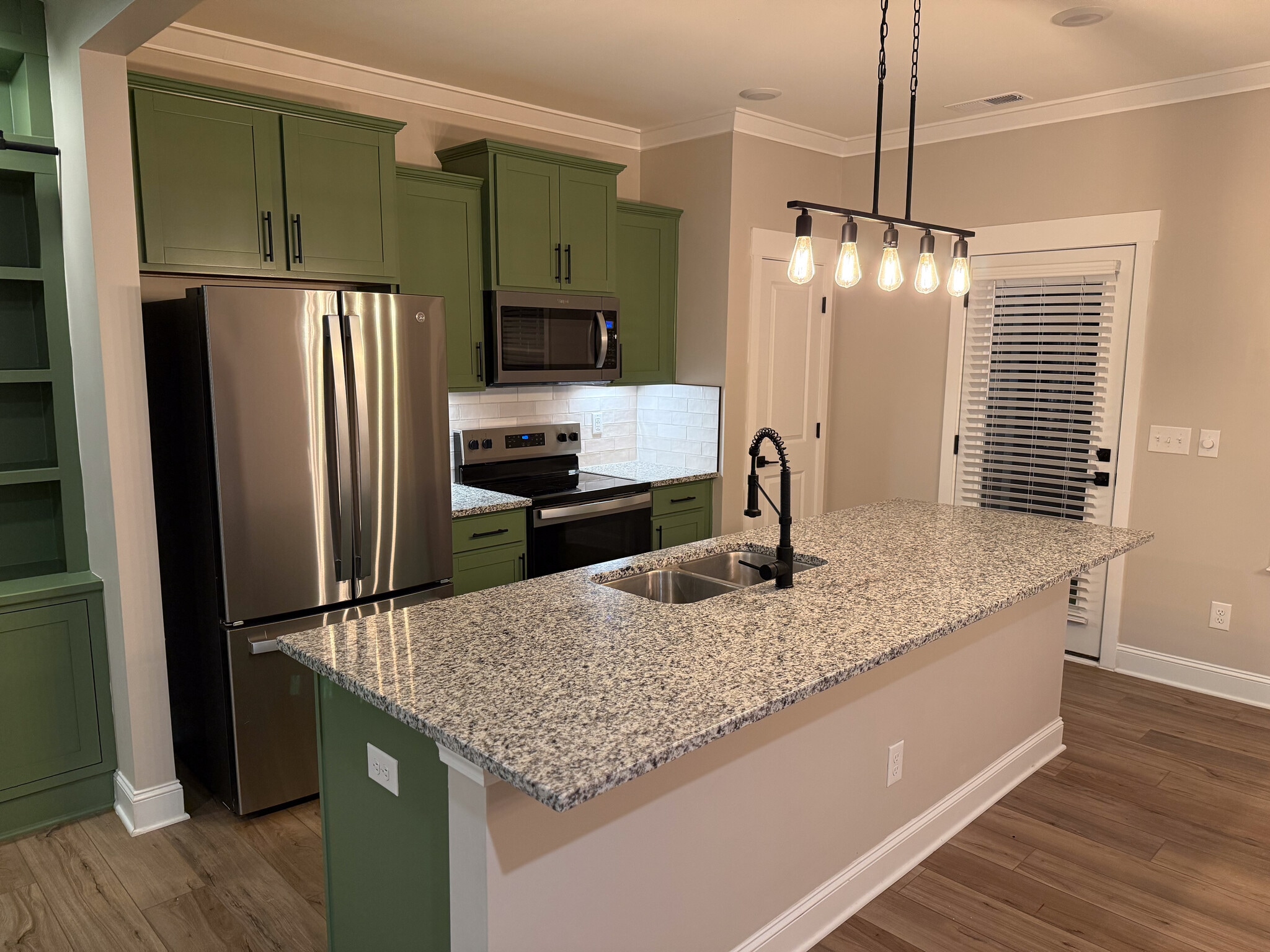 Building Photo - 147 Hyacinth Ln