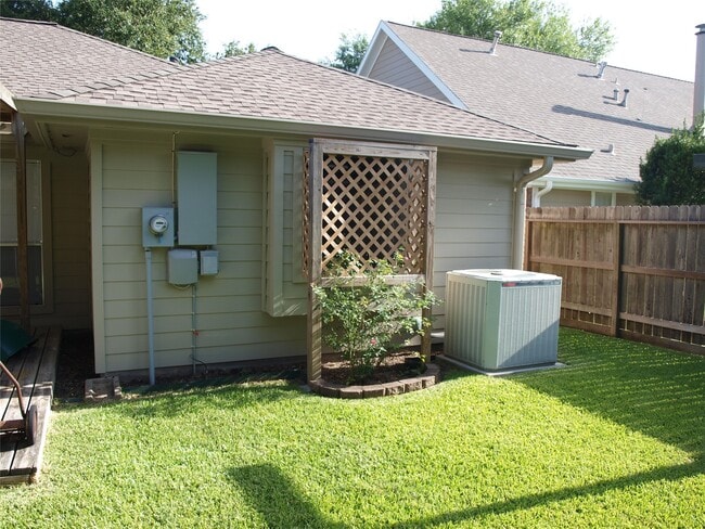 Building Photo - 4027 Avanti Dr