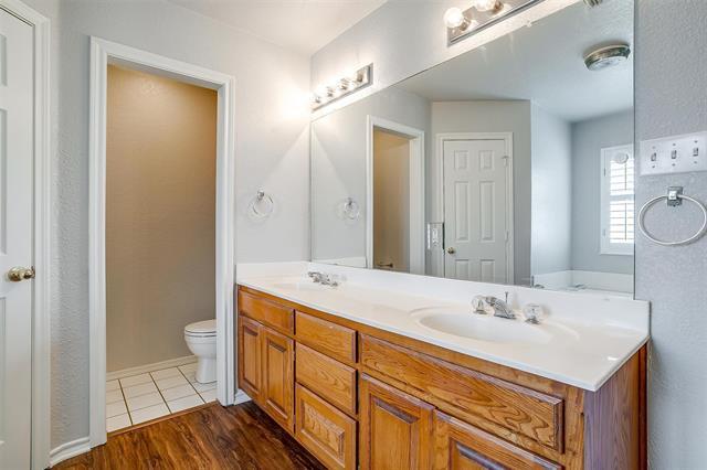 Building Photo - 8459 Golf Club Cir