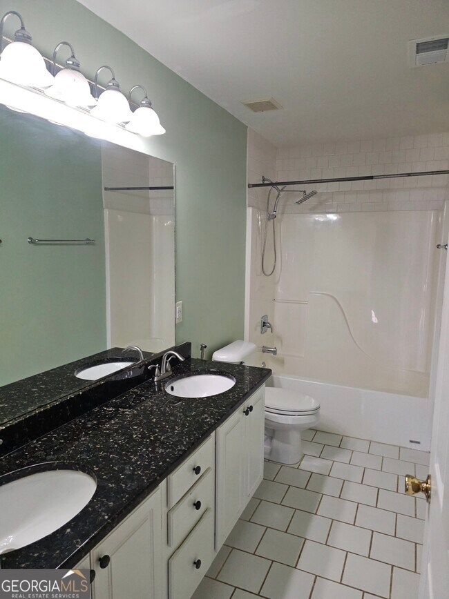 Building Photo - 185 Rock Hill Dr