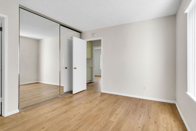 Building Photo - Great single level home in Mira Mesa.  Ava...