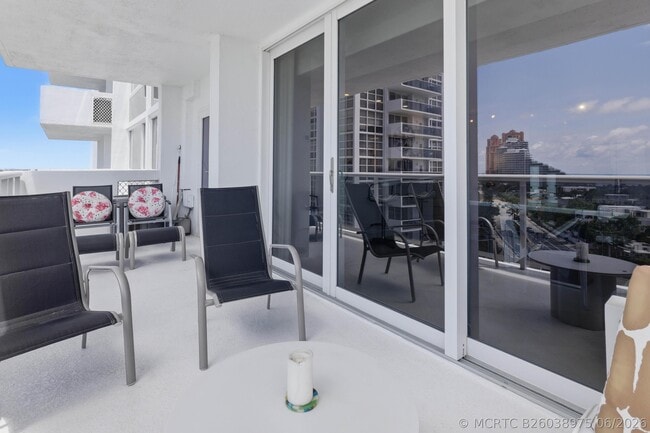 Building Photo - 2715 N Ocean Blvd