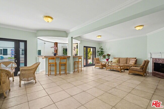 Building Photo - 521 Montana Ave