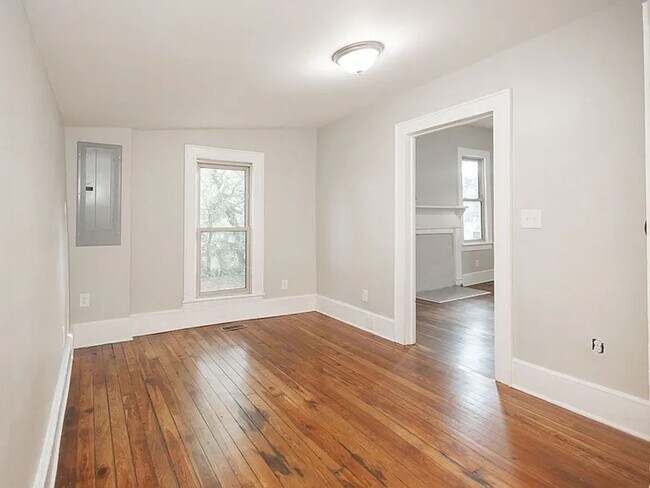 Building Photo - 321 N 10th St