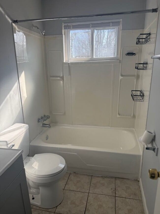 Building Photo - Absolutely Adorable two bedroom is move in ready!