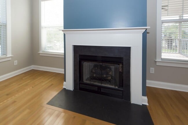 Building Photo - 302 White Gables Dr