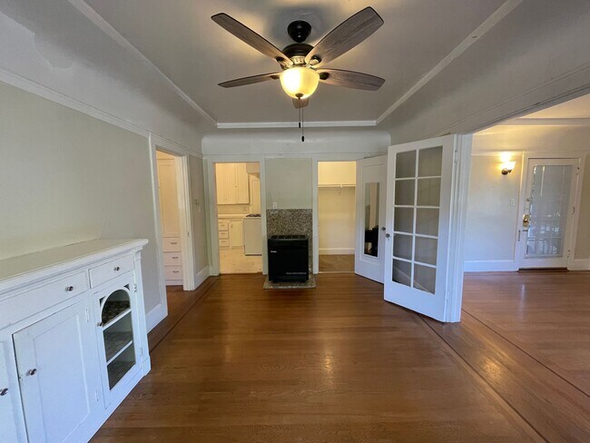 Building Photo - Charming one-bed, one-bath apartment in Midtown