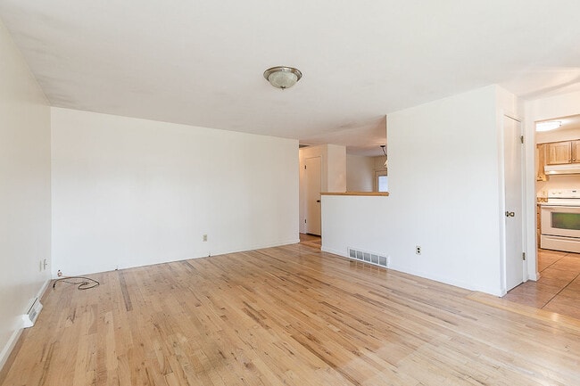 Building Photo - 7420 Webster St