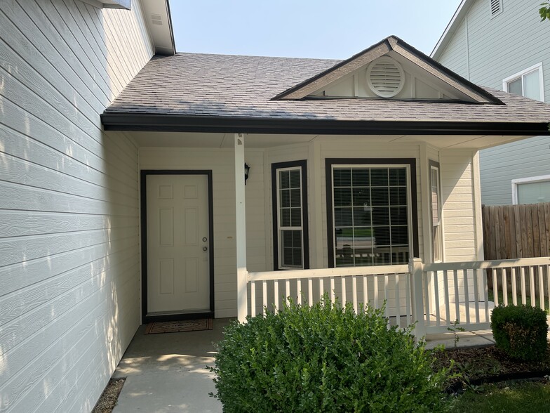 Building Photo - 5074 W Alderstone St