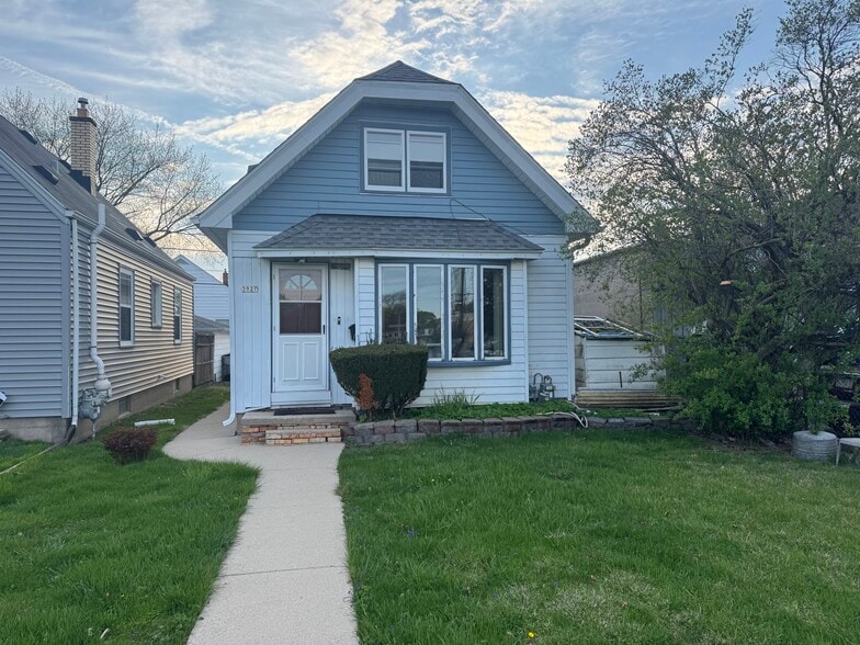 Primary Photo - 3927 S Clement Ave