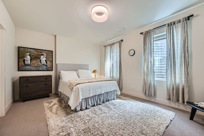 Building Photo - Refined Boulder Living - Furnished 5BDR Gem